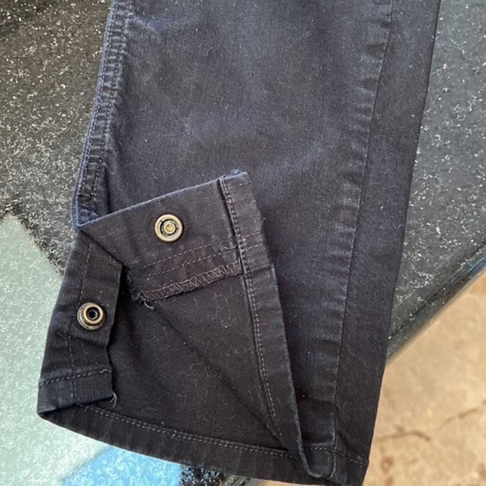 Levi’s signature black flap pocket cropped jeans - Picture 9 of 9